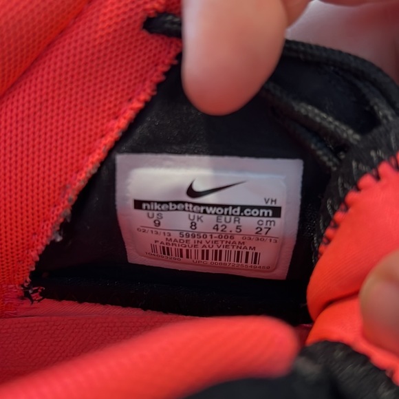 Nike Roshe Run Mid - Black\Atomic Red - Picture 3 of 3